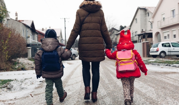 <p>Voor meer dan 23.000 kinderen is een veilig en stabiel thuis niet vanzelfsprekend. </p>