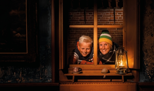 <p>Ontdek achter de ramen onalledaagse objecten en hun verrassende verhaal. </p>