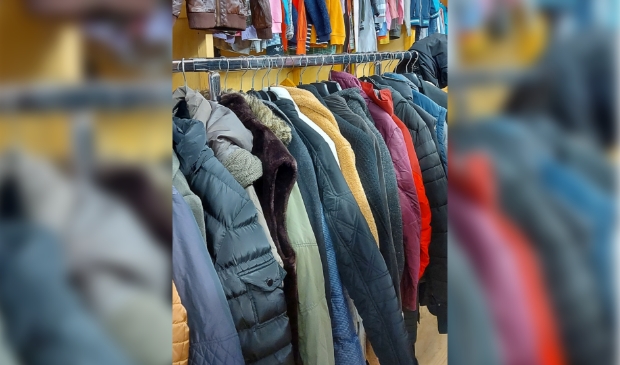 <p>Bent u, of kent u iemand die wat minder te besteden heeft en nog wat kleding kan gebruiken, of houdt u gewoon van kleding, tweedehands of nieuw; het aanbod is zeer gevarieerd </p>
