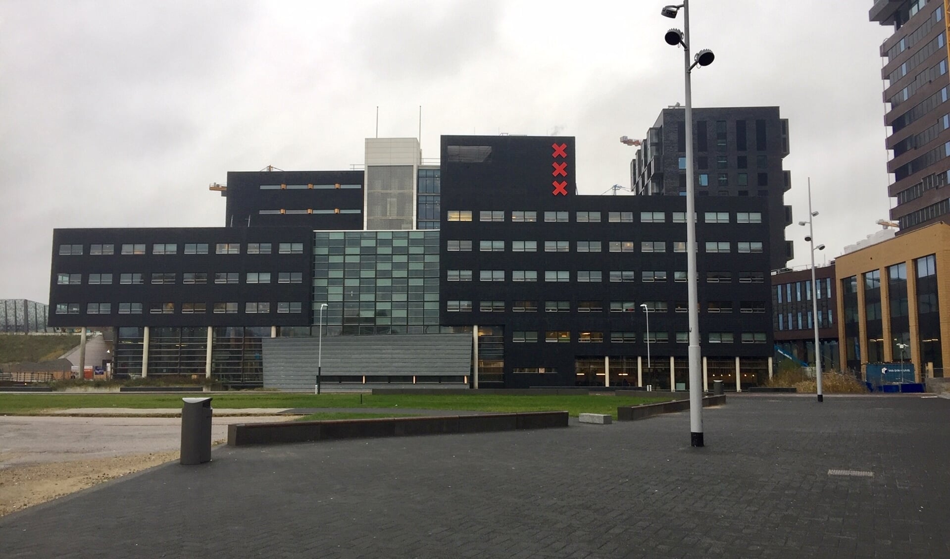 Het stadsdeelkantoor in Amsterdam-Noord.