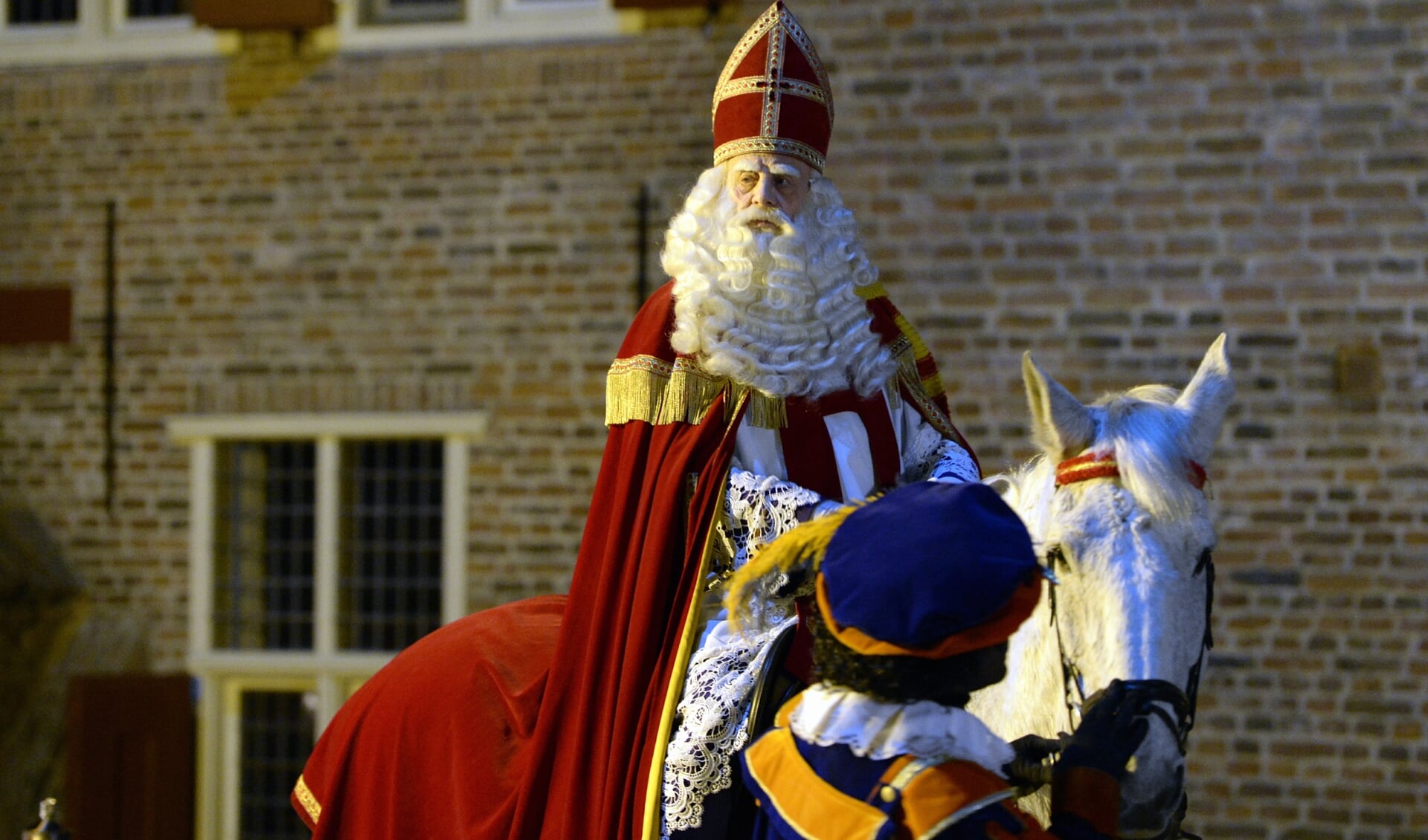 Sinterklaas is opgelucht en blij dat hij nu wel de intocht in Schagen mag lopen.