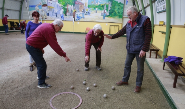<p>Jeu de boules in de verwarmde hal.</p>