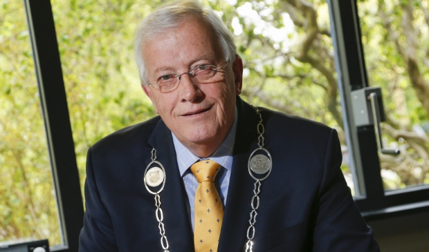 <p>Burgemeester Nijpels; een échte en warme burgervader voor de inwoners van de gemeente Opmeer.</p>
