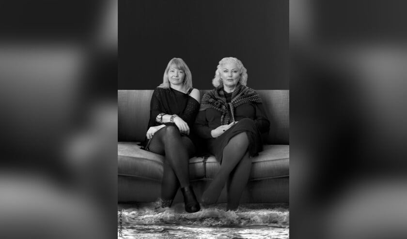 Inge Nicole (links) en Margreet Schouwenaar (rechts)