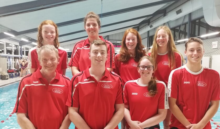 (Een gedeelte van) de trainers van het G zwemmen van ZPC De Reuring.