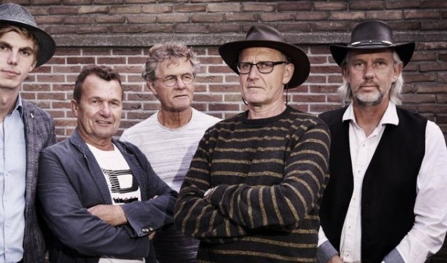 De formatie mAaS treedt op in buurthuis De Deel.