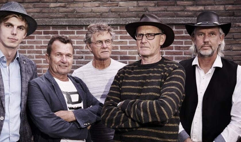 De formatie mAaS treedt op in buurthuis De Deel.