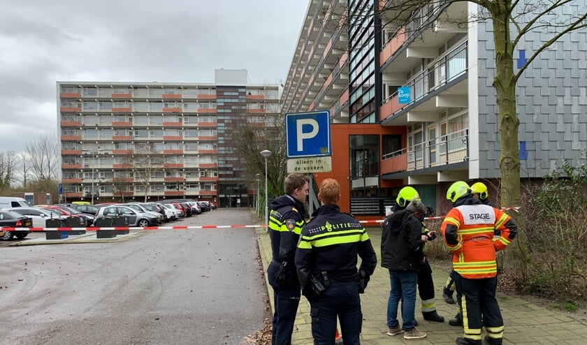 Het parkeerterrein aan de Luxemburglaan is afgezet met linten.