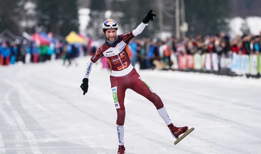 Nooit standaard. Jouke Hoogeveen bejubelt zijn overwinning in het Nederlands kampioenschap. (Foto's Timsimaging)
