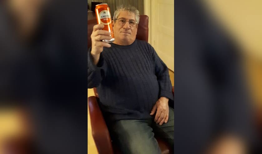 George Pilloni haalt al veertig jaar papier op voor HV Meteoor.