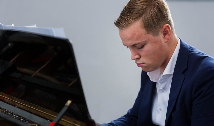 Laurence Fierens geeft een concert in Wognum.