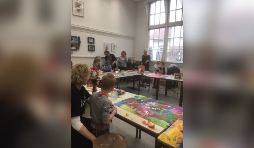 Samen met je kleinkind een fantasierijk schilderij maken...