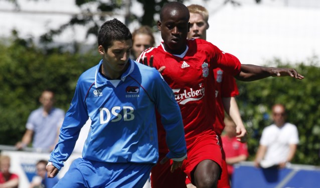 Een speler van Liverpool in actie tegen AZ.