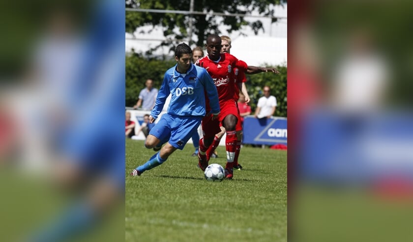 Een speler van Liverpool in actie tegen AZ.