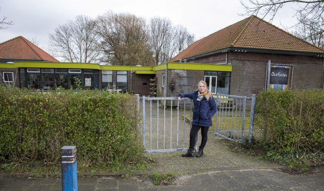 Wendy Borst voor het inloophuis in Oldskoel, Burgerbrug