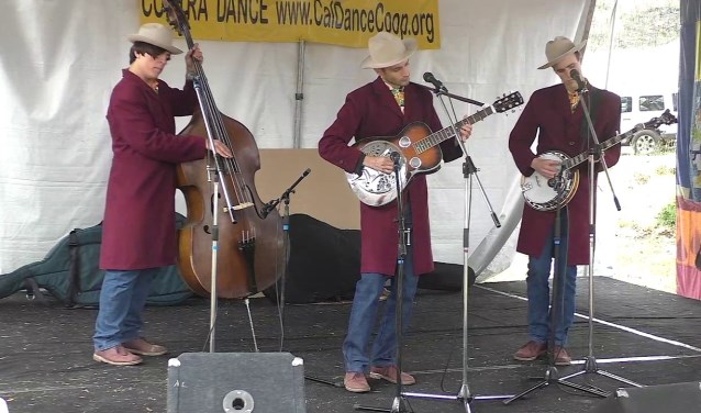 Bluegrass all the way from San Francisco door band Fog Holler.