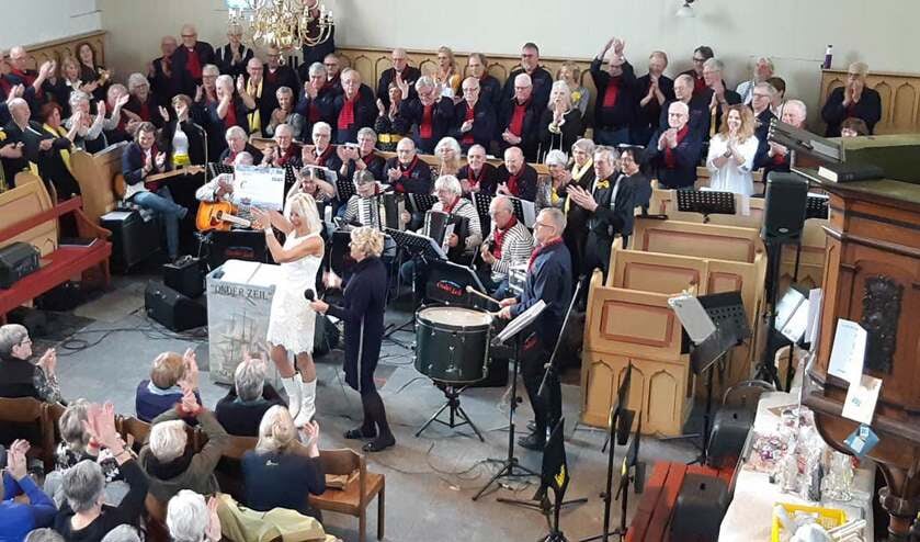 In een bomvol kerkje zorgde het benefietconcert voor ruim drie mille.