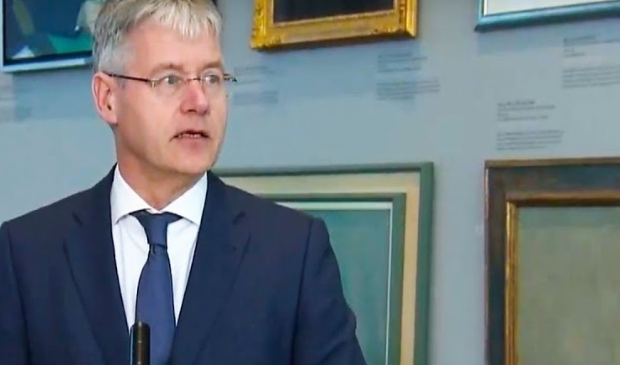 Minister van Onderwijs Arie Slob hintte erop dat de scholen ook na 6 april nog enige tijd dicht zullen blijven.