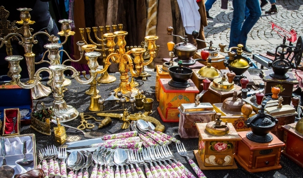 <p>Op een rommelmarkt is van alles te vinden. Wie weet vindt u wat leuks?</p>
