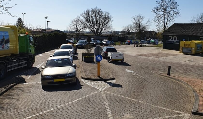 Lange files bij de gemeentewerf...