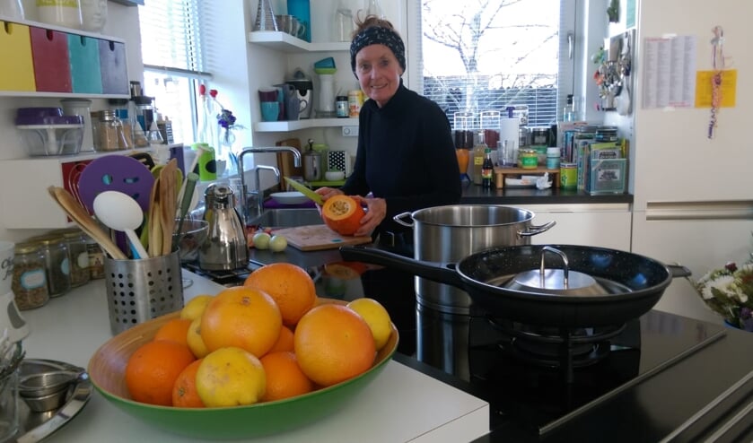 Ina Rem maakt zelfgemaakte pompoensoep, voor een goed werkend immuunsysteem.