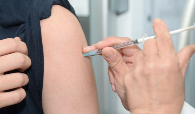 Het is belangrijk toch de vaccinaties tegen kinderziektes uit te laten voeren.