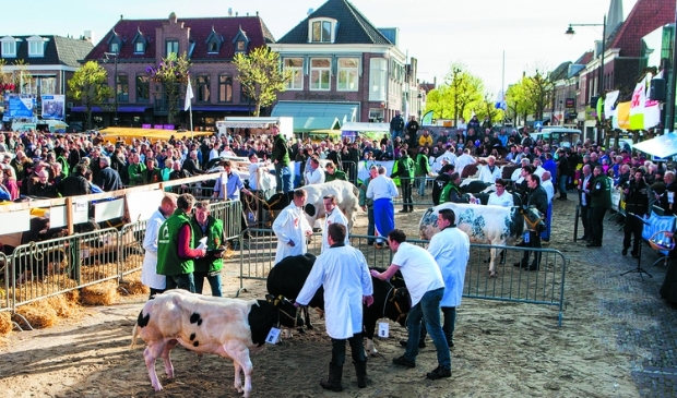 <p>Keuren van het vee in de voorgaande jaren.</p>