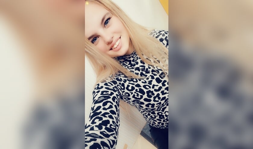 Tessa biedt zich aan als oppas voor de kinderen van werkende ouders.