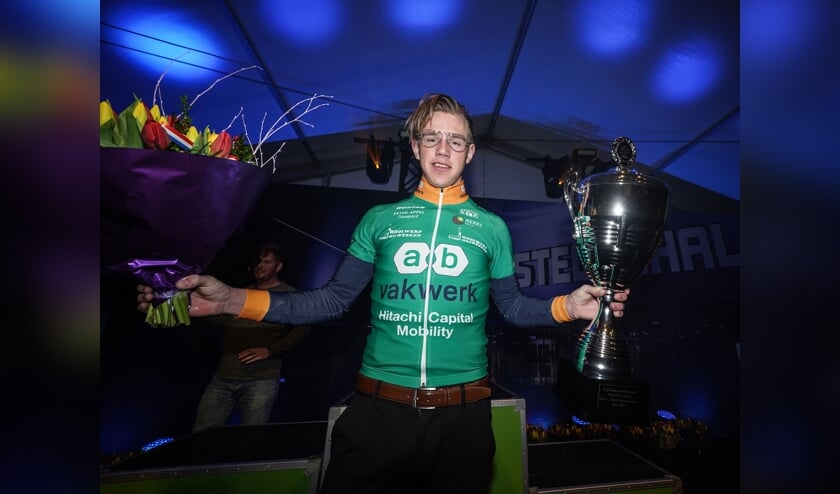 Bart Hoolwerf als winnaar van de KPN Marathon Cup, met slechts 22 jaar. ,,Vooral mentaal ben ik volwassener geworden, fysiek was ik altijd al sterk.'' (Foto's Timsimaging)