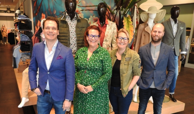<p>De organisatoren van Modedag met v.l.n.r. Marco van Hall, Simone Veldt-Bakker, Ingrid Zonneveld en Maurice Buis.</p>