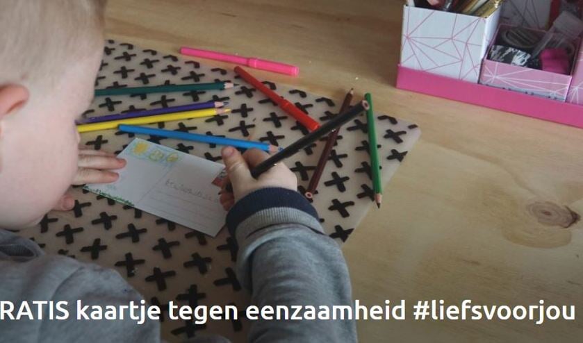 Stuur een kaartje naar iemand die het moeilijk heeft.