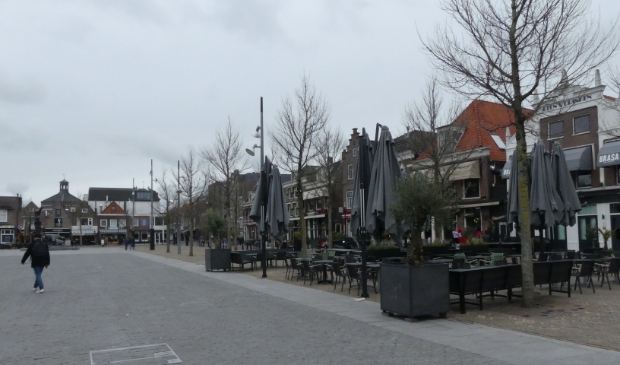 De Koemarkt ligt er momenteel verlaten bij, maar dat betekent niet dat er geen activiteiten gebeuren. Help de horeca door deze crisis en haal uw maaltijd af of laat deze bezorgen!
