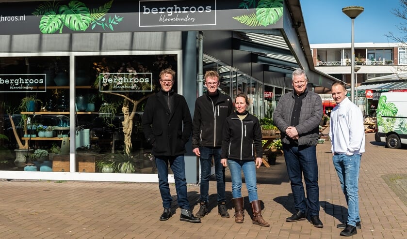 Trots op de nieuwe uitstraling, vlnr: Henry Wassink, Timo Koopman, Annemieke van Eijk, Ron Pronk en Jeroen Goorsenberg.