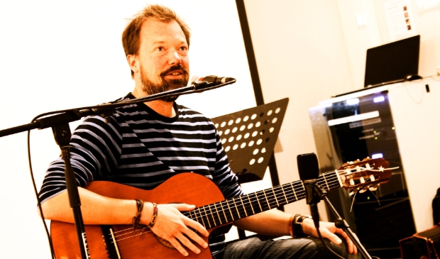 Muzikanten worden opgeroepen om luisterliedjes te schrijven.