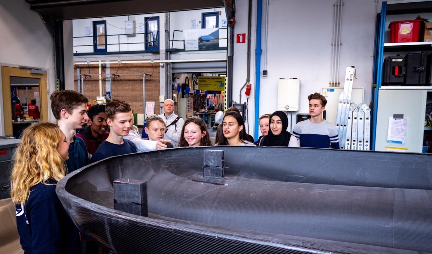 Solar Team Lyceum aan Zee op bezoek bij TU Delft Solar Boat Team.