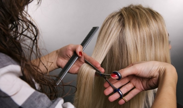 (Thuis)kappers lappen regels aan hun laars