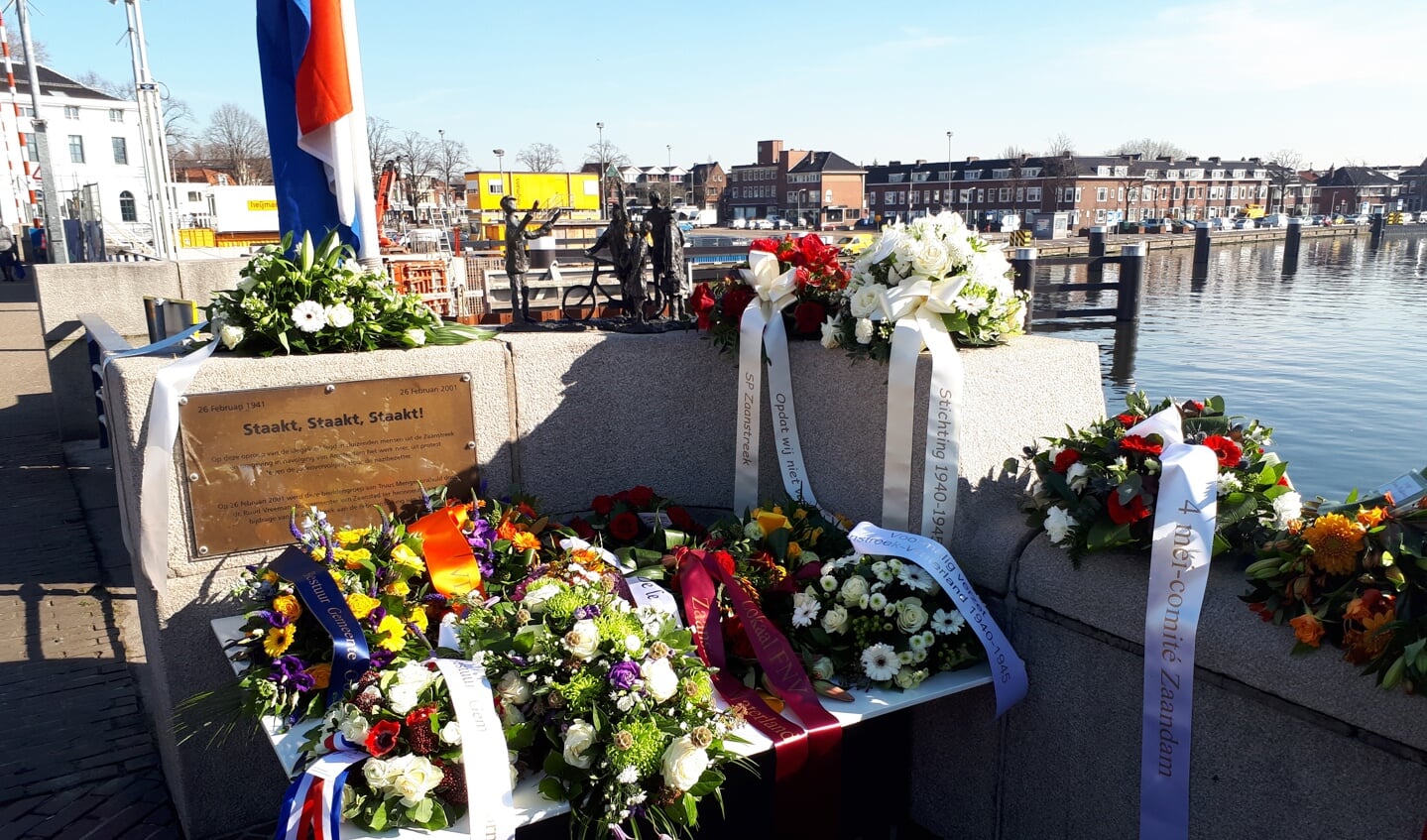 Bloemenzee bij de herdenking van  De Februaristaking.  