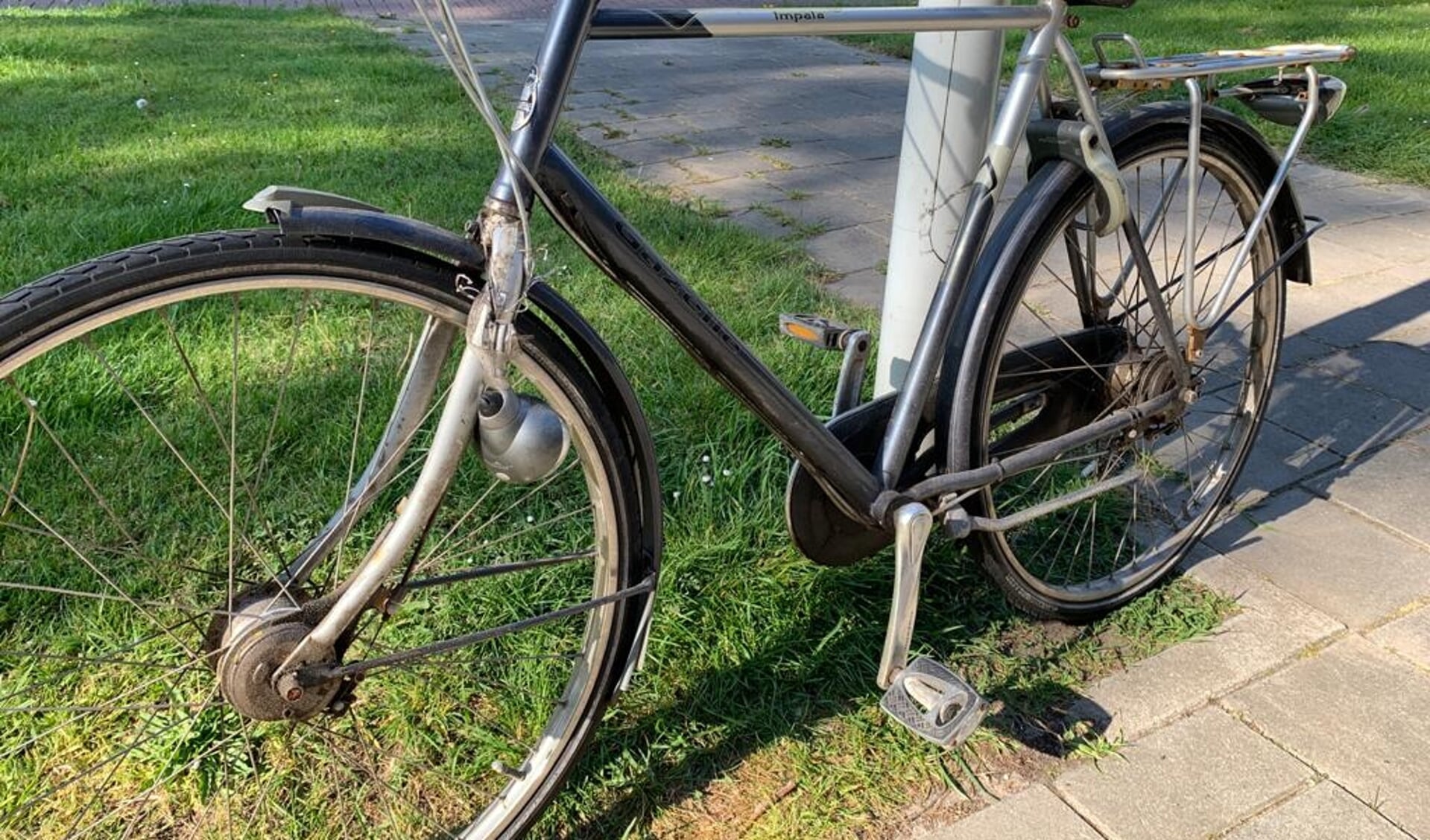 Fiets met kapot voorlicht, kan 's avonds voor de veiligheid beter niet de weg op.