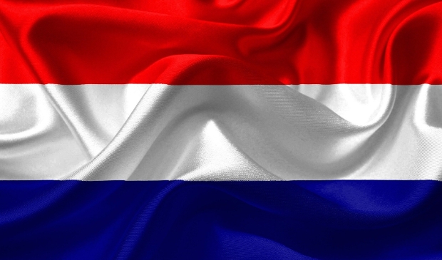 Steek dinsdag allemaal de vlag uit voor de zorginstellingen en hulpdiensten.