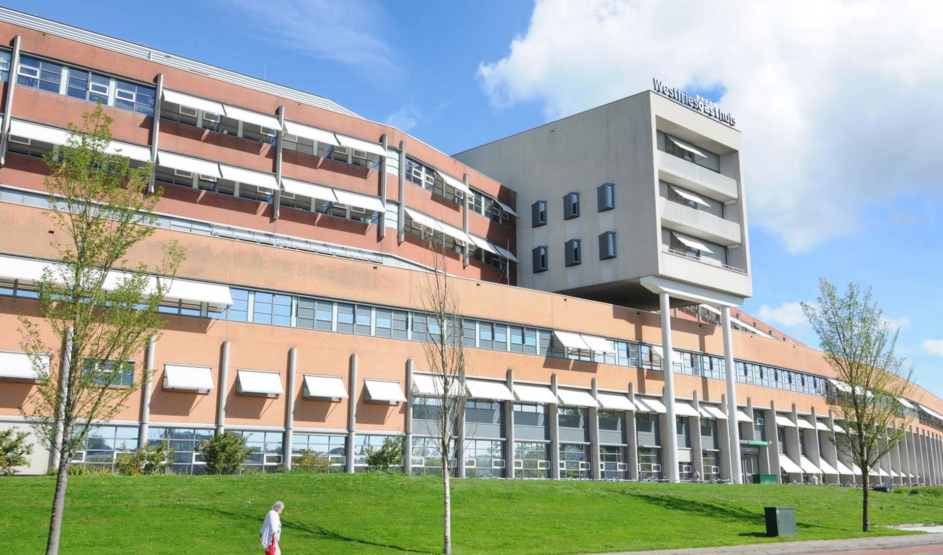 De Omring heeft de afgelopen periode een speciale corona-unit met zestien bedden in het Dijklander ziekenhuis in Hoorn ingericht. Daar verblijven patiënten met coronaklachten die niet thuis kunnen zijn. 