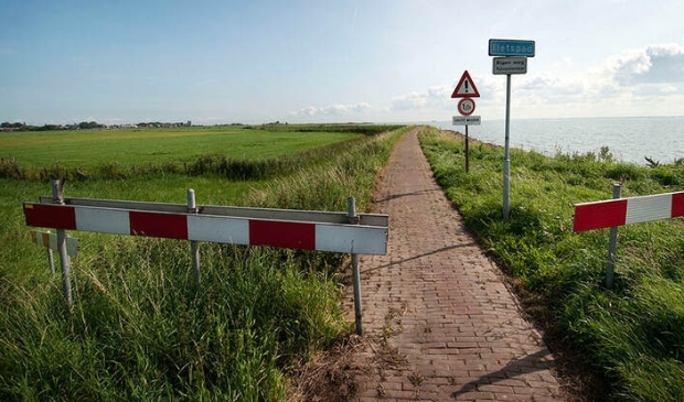Onderhoud dijken Marken.
