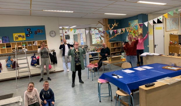 Slingers voor de juffen en meesters van basisschool de Wegwijzer.