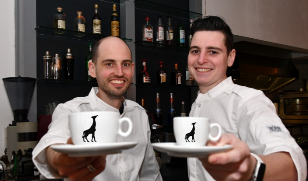 De horeca heet de bezoekers van harte welkom, maar vraagt aan de gasten de coronaregels te respecteren.