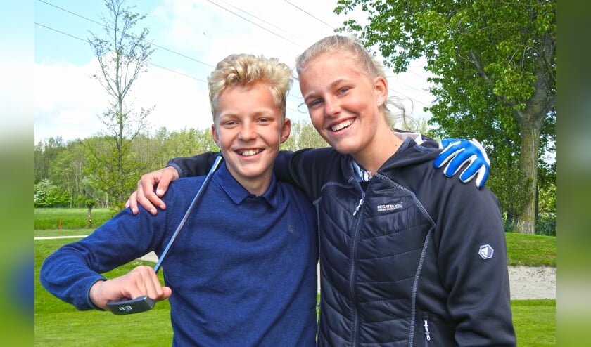 Mica en Yente op de Heemskerkse. ,,Superblij dat we eindelijk weer mogen.''