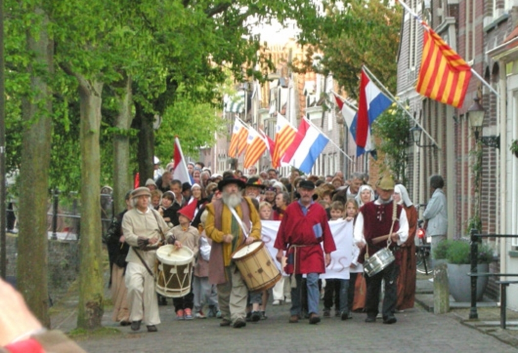 De trots van menig Enkhuizer: de opstand ende bevrijdingh vieren.