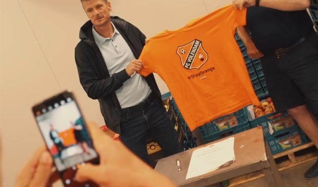 Dick Schaap krijgt verrassingsbezoek van Wim Jonk en Martijn Kaars.