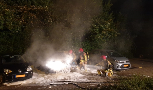 Auto in brand aan de Grotenhuysenweg
