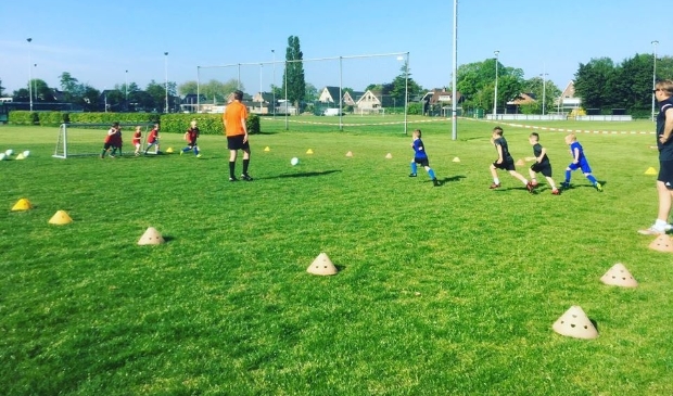 Bij SV Vrone mochten de kabouters weer lekker komen trainen.
