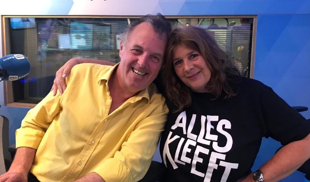 Een foto uit de zomer van 2018. June Hoogcarspel met de in februari overleden Bob Fosko.