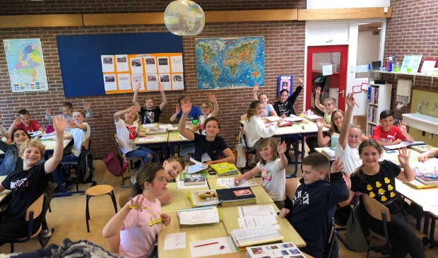 Groep 8 is blij dat ze weer in de klas les krijgen.